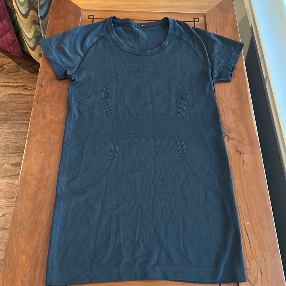Lululemon shirt sleeve top